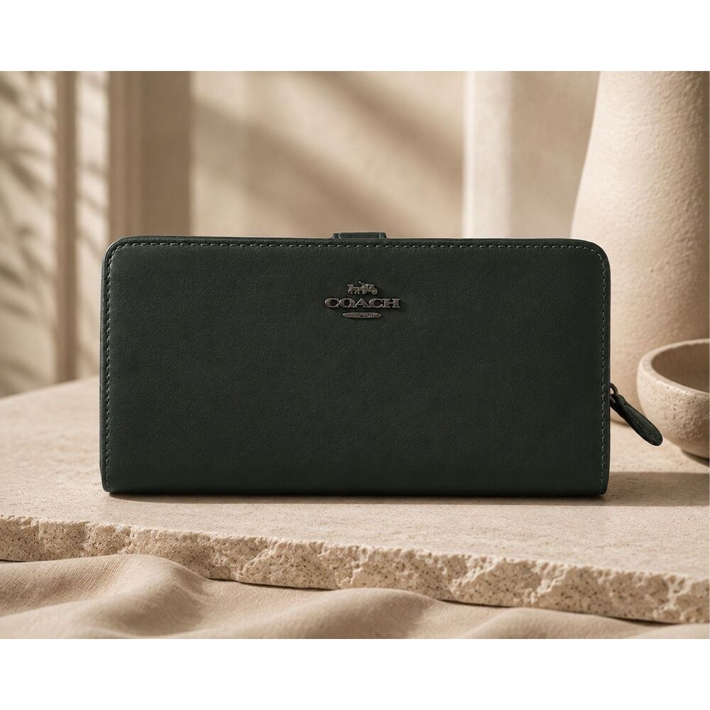 Nearly new Coach Dark Forest Green Leather Slim Zip Wallet Long Continental Wall